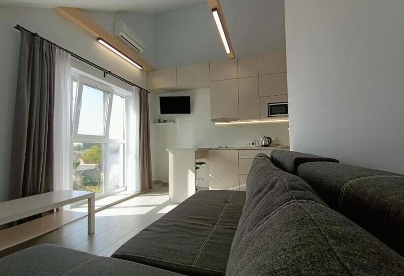 הוסטל Apartments Bis House