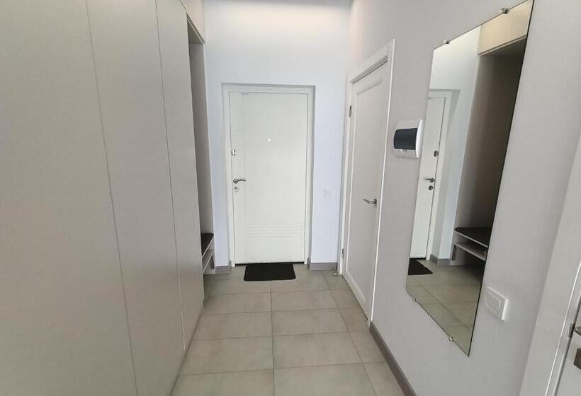 הוסטל Apartments Bis House