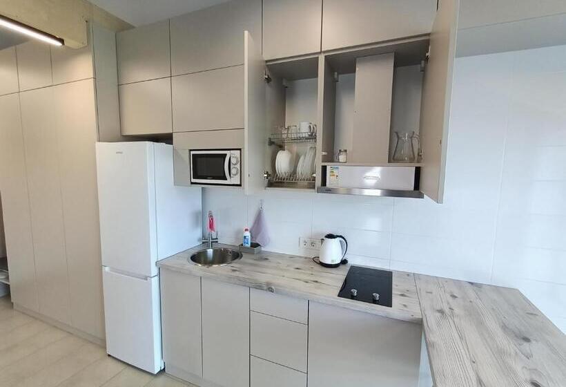 הוסטל Apartments Bis House