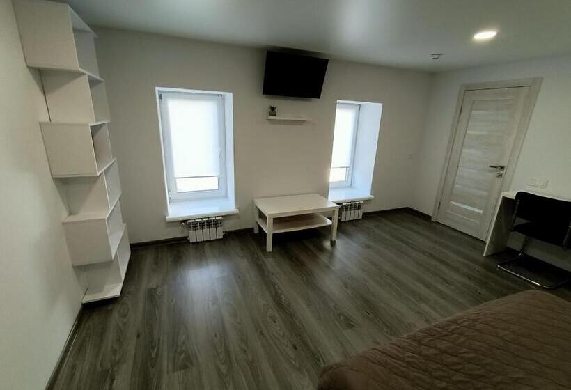 הוסטל Apartments Bis House