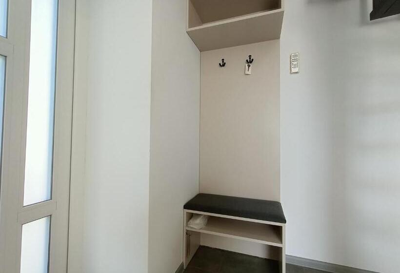 הוסטל Apartments Bis House