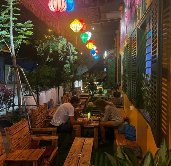 An Hostel & Coffee Bar