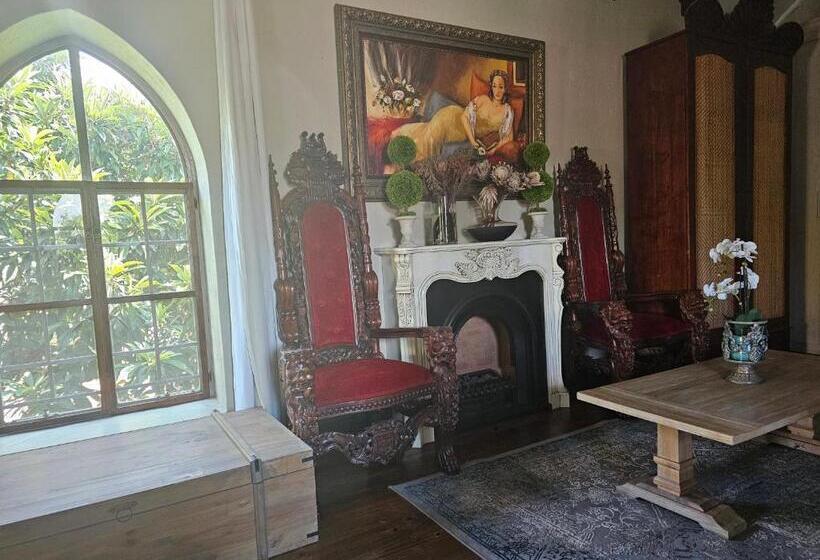 住宿加早餐  Castle Home