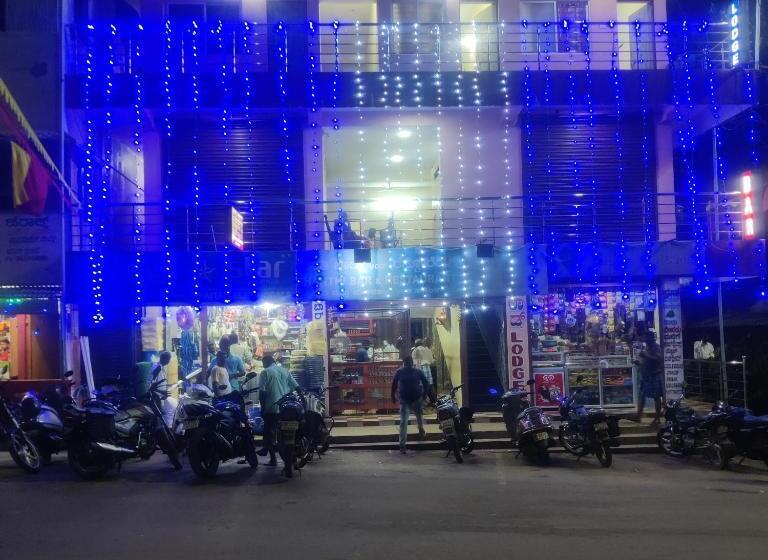 مبيت وإفطار Shanthi Comforts