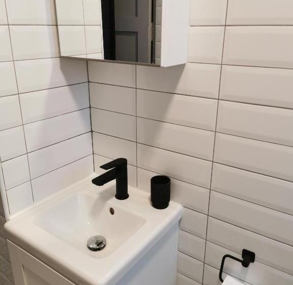 2 Large Ensuite Bedrooms In Boutique Style Farmhouse B&b With Pool