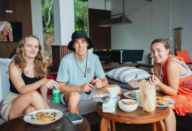 Chill Inn Samui Hostel And Restaurant