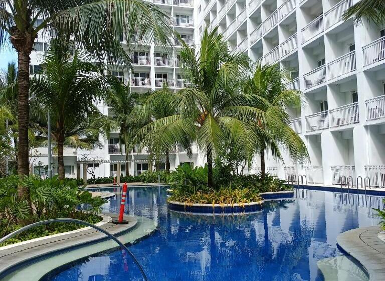 Chillax Condotel Shore Residences