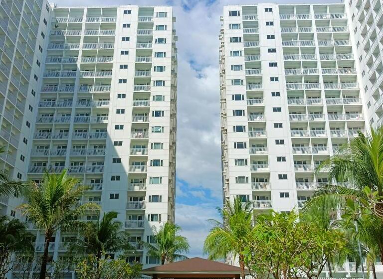 Chillax Condotel Shore Residences