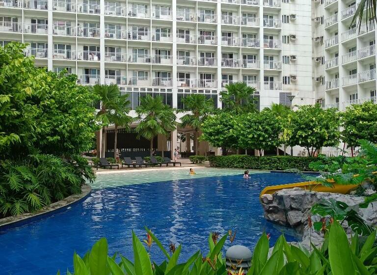 Chillax Condotel Shore Residences