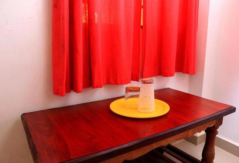 هتل Aashikha Farm House Puducherry