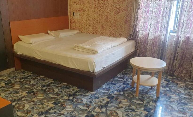 فندق Adh Hira Palace