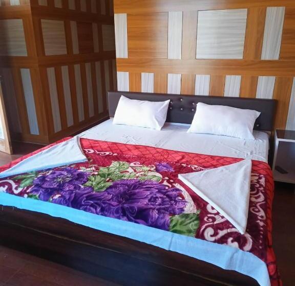 ホテル Adventurous Trips Hp