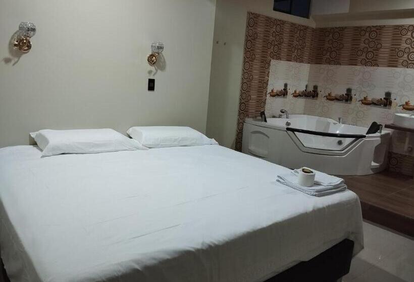 هتل Amazon Deluxe