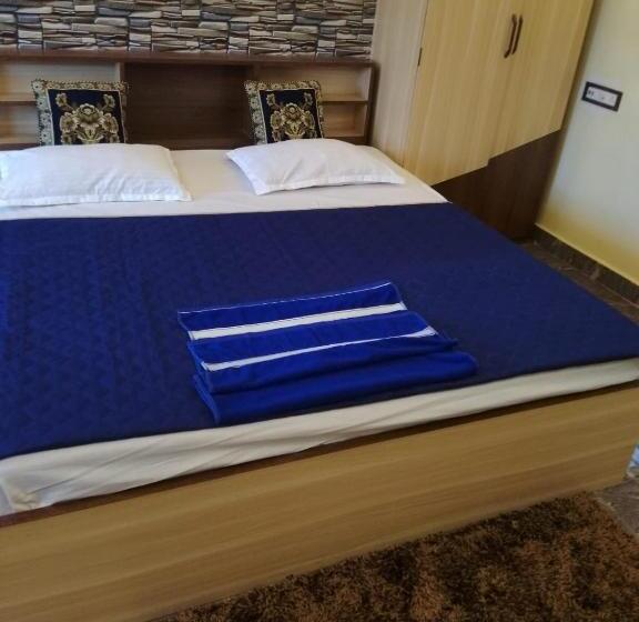 בית מלון כפרי Annapurna Beach Resort