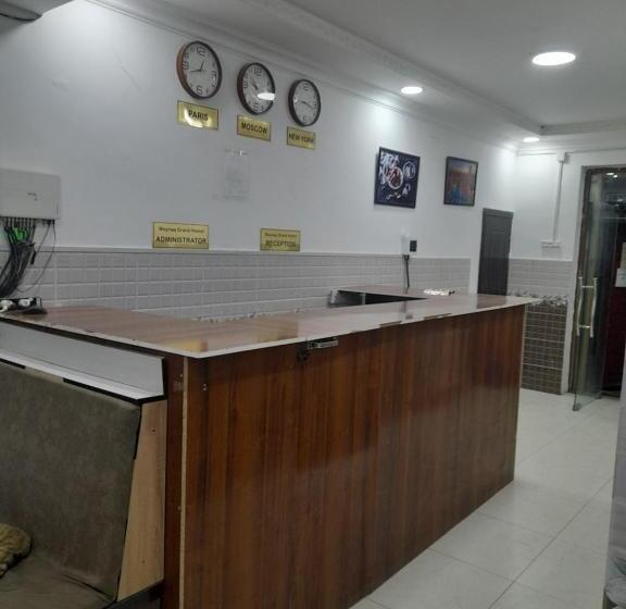 בית מלון כפרי Moynaq Grand Hostel