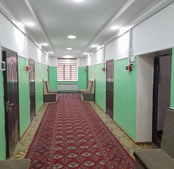 בית מלון כפרי Moynaq Grand Hostel