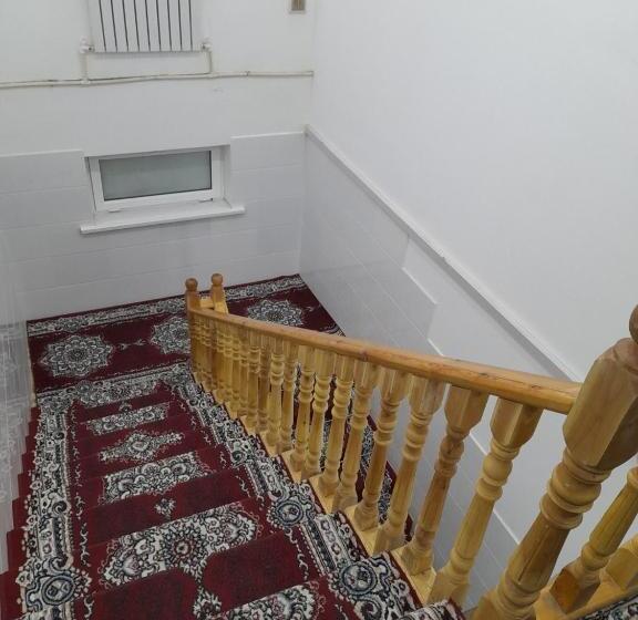 בית מלון כפרי Moynaq Grand Hostel