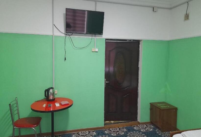 בית מלון כפרי Moynaq Grand Hostel