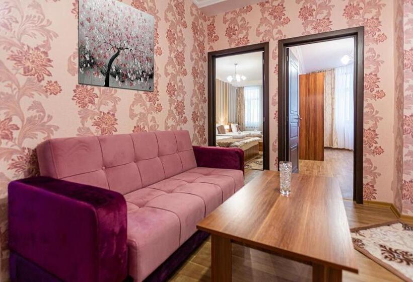 هتل Arivainn Center