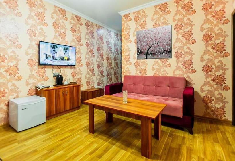 هتل Arivainn Center