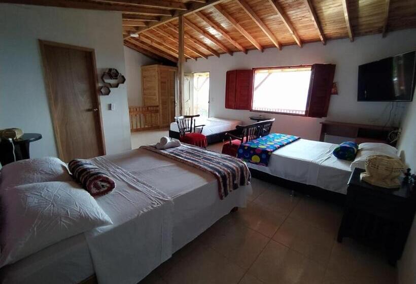 Отель Alojamiento En Jardín Cabaña Las águilas