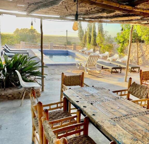 בית מלון כפרי Chill House Surf Camp