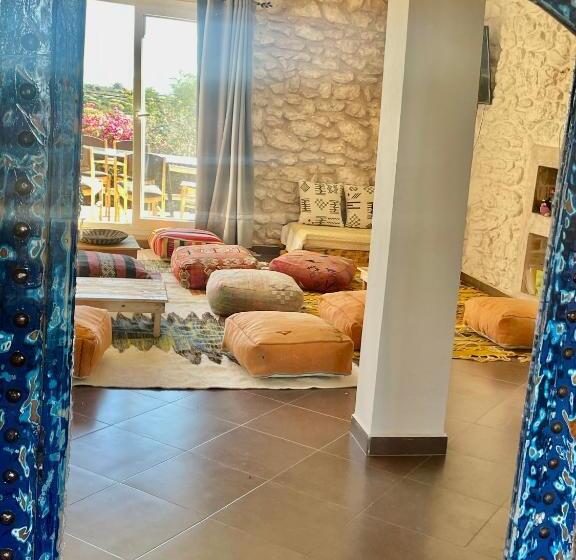 בית מלון כפרי Chill House Surf Camp