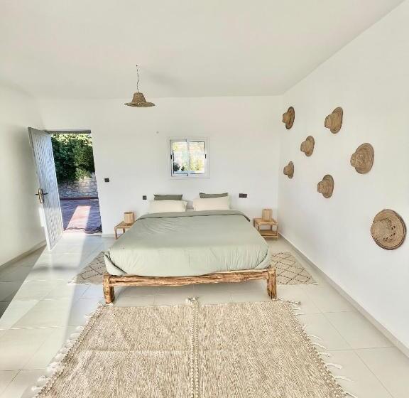 בית מלון כפרי Chill House Surf Camp