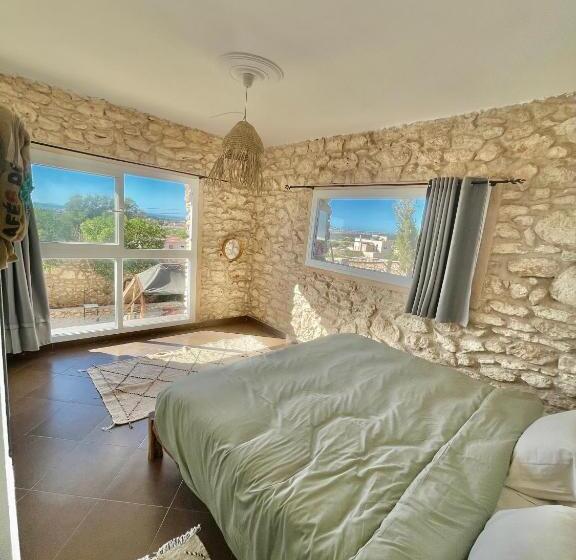 בית מלון כפרי Chill House Surf Camp