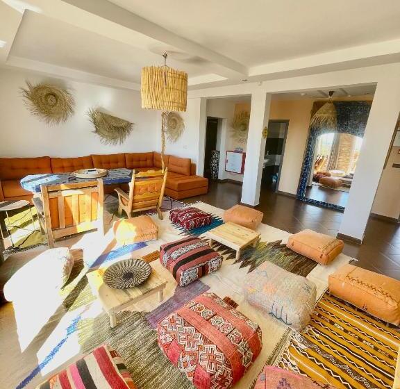 בית מלון כפרי Chill House Surf Camp