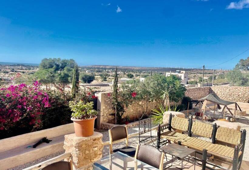 בית מלון כפרי Chill House Surf Camp