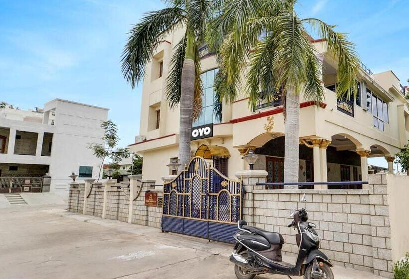 Отель Collection O Mahika Homestay