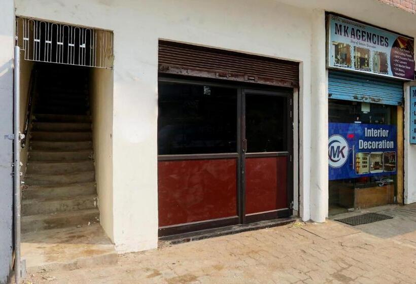 ホテル Flagship Saarth Inn