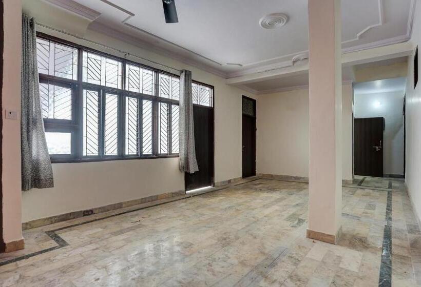 ホテル Flagship Saarth Inn