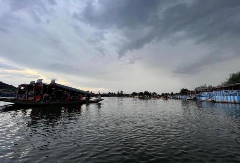 酒店 Floating Luxury Group Of Houseboats