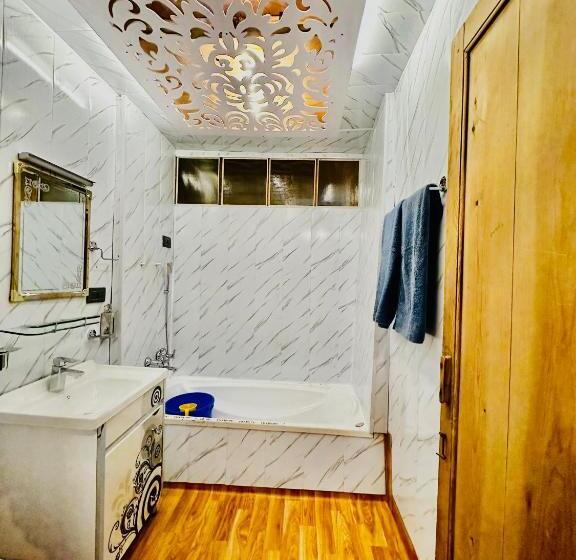 酒店 Floating Luxury Group Of Houseboats