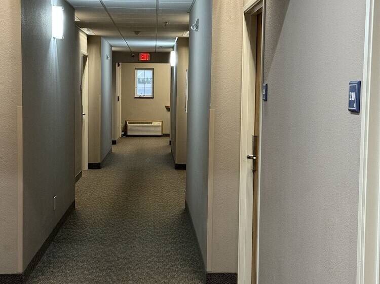 فندق Garner Inn & Suites