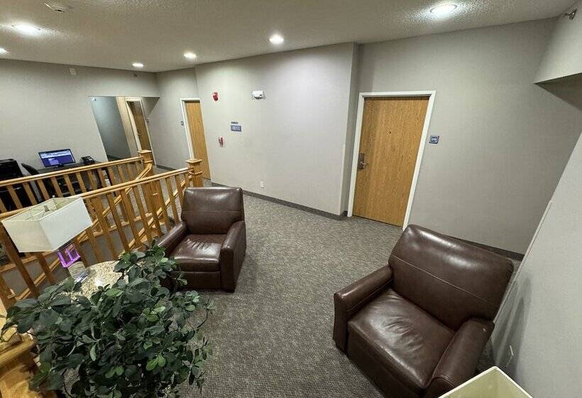 فندق Garner Inn & Suites