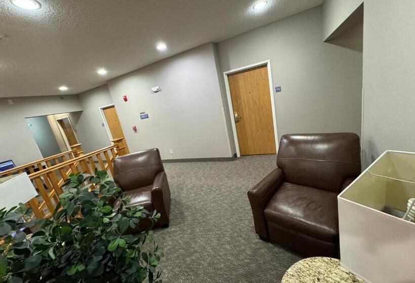 فندق Garner Inn & Suites