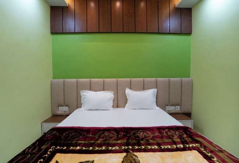 호텔 Holiday Saharsa