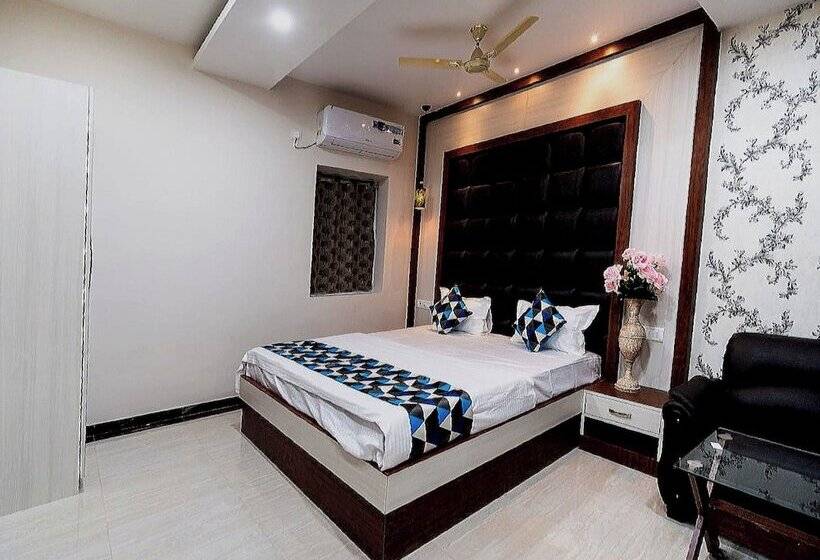 호텔 Holiday Saharsa