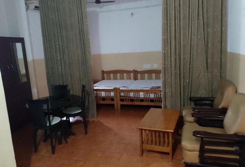 בית מלון כפרי Lotus Grand Residency