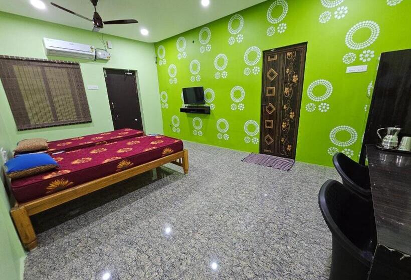 Отель New Ananda Lodge