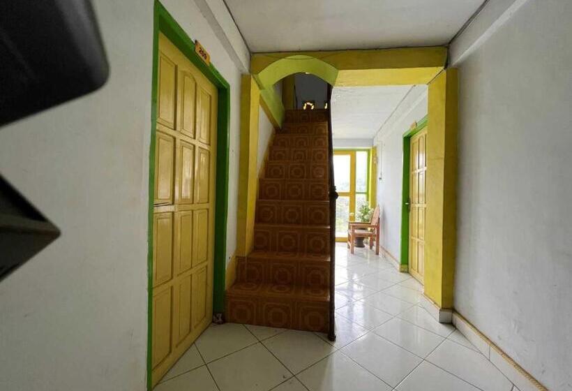 בית מלון כפרי Oyo 93296 Kost Gowa