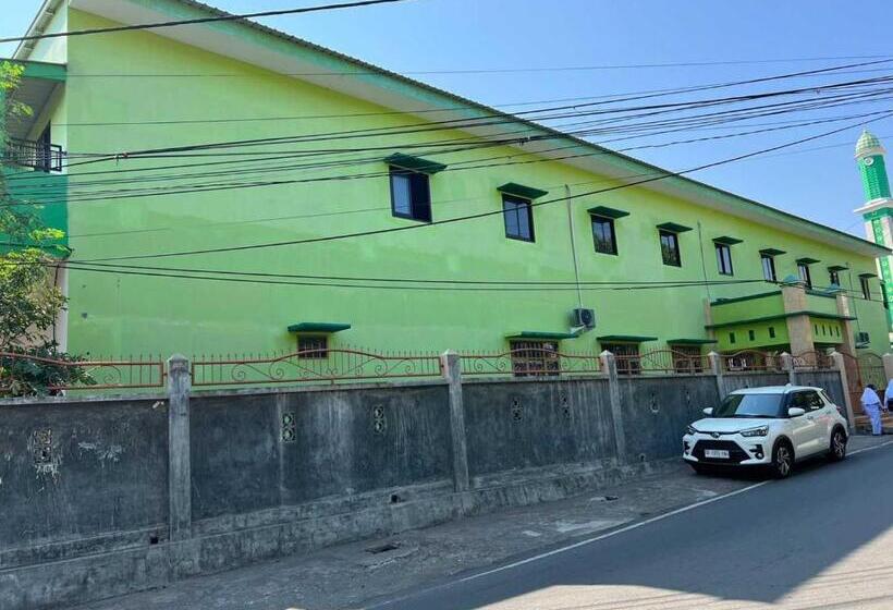 בית מלון כפרי Oyo 93296 Kost Gowa