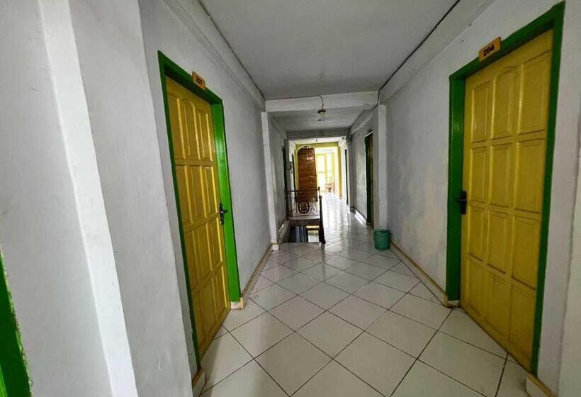 בית מלון כפרי Oyo 93296 Kost Gowa