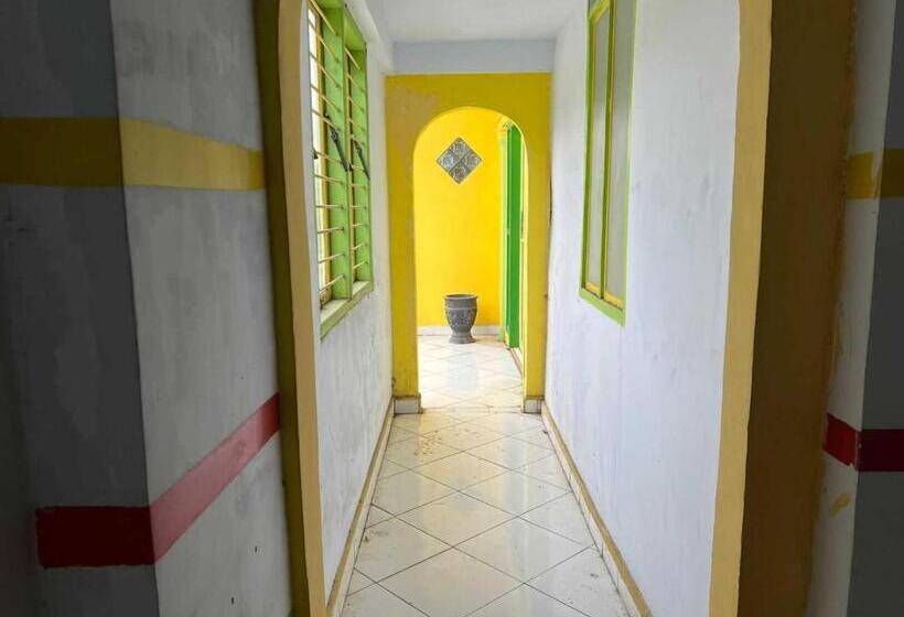 בית מלון כפרי Oyo 93296 Kost Gowa