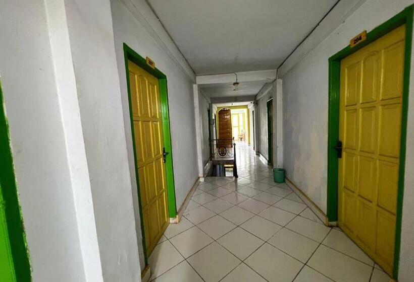 בית מלון כפרי Oyo 93296 Kost Gowa