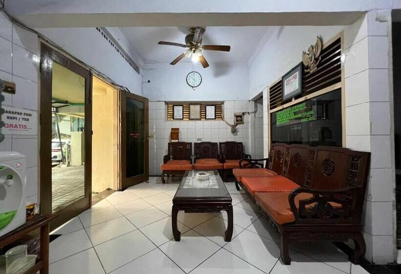 בית מלון כפרי Oyo 93296 Kost Gowa