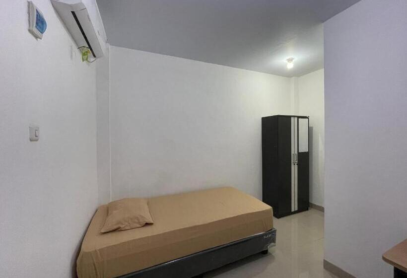 בית מלון כפרי Oyo 93297 Penginapan Musafir Syariah